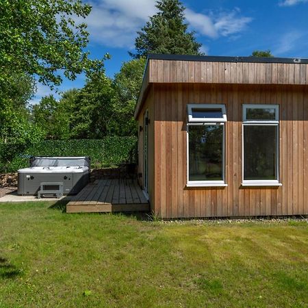 Allt Mor Rentals - Chalet With Hot Tub, And Studio Apartment No Hot Tub رويبريدج المظهر الخارجي الصورة
