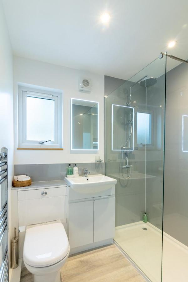 Allt Mor Rentals - Chalet With Hot Tub, And Studio Apartment No Hot Tub رويبريدج المظهر الخارجي الصورة