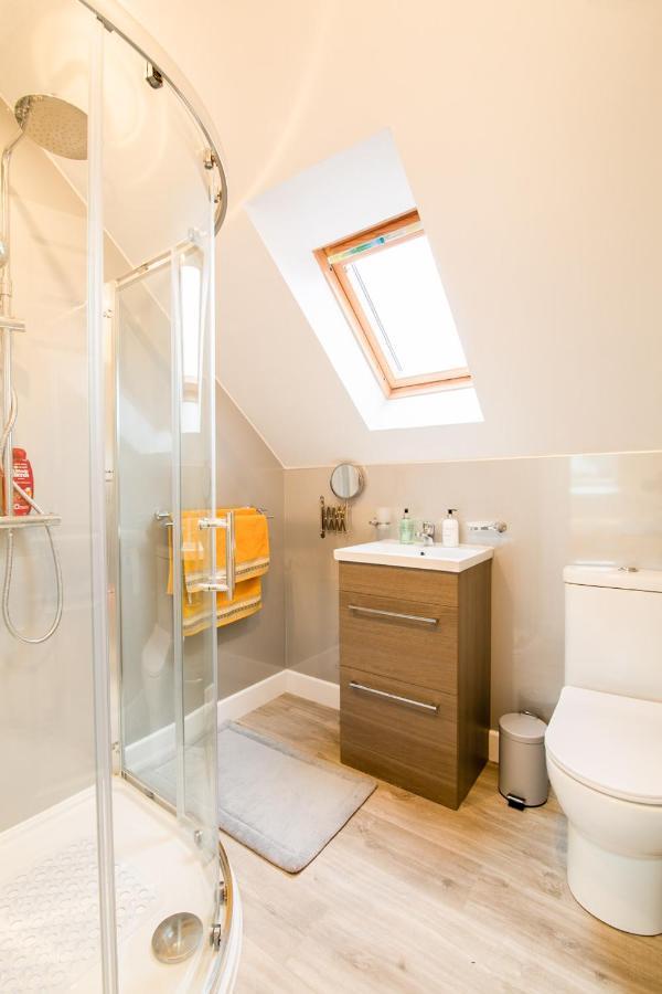 Allt Mor Rentals - Chalet With Hot Tub, And Studio Apartment No Hot Tub رويبريدج المظهر الخارجي الصورة