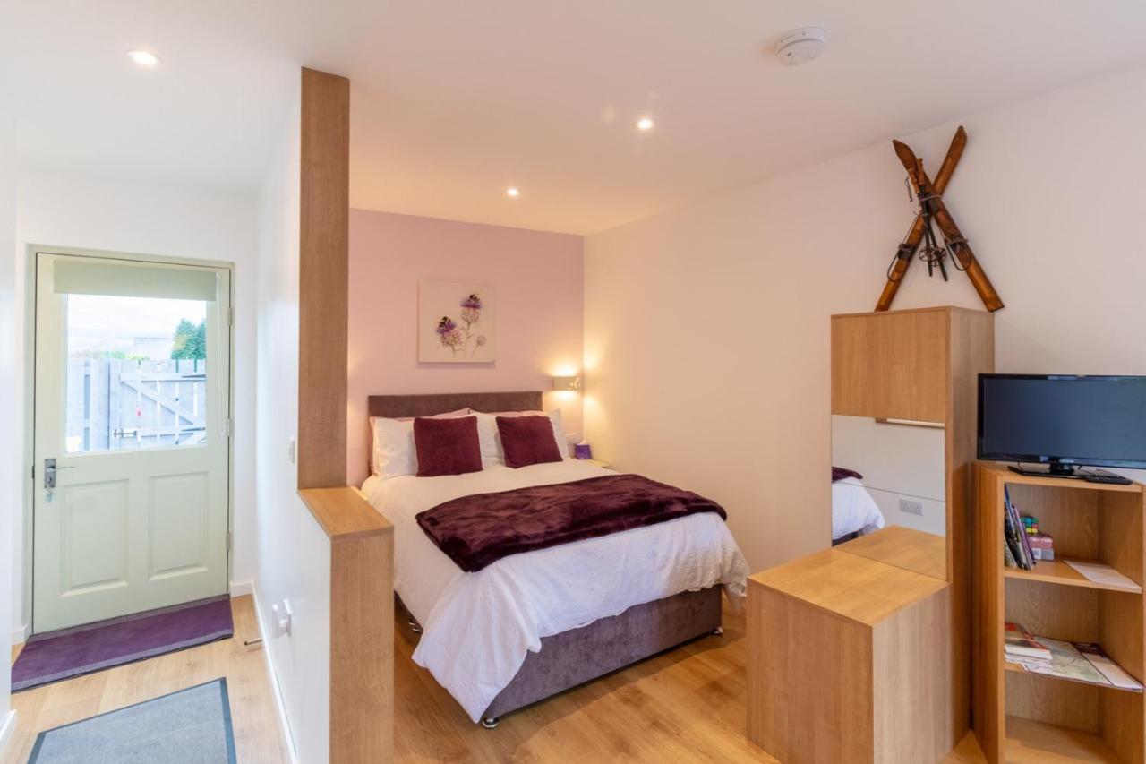 Allt Mor Rentals - Chalet With Hot Tub, And Studio Apartment No Hot Tub رويبريدج المظهر الخارجي الصورة