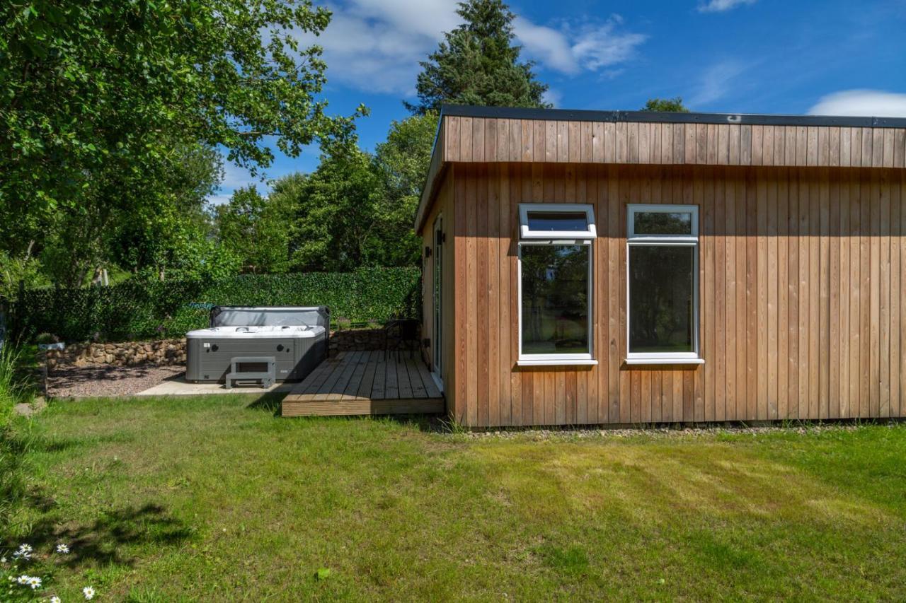 Allt Mor Rentals - Chalet With Hot Tub, And Studio Apartment No Hot Tub رويبريدج المظهر الخارجي الصورة